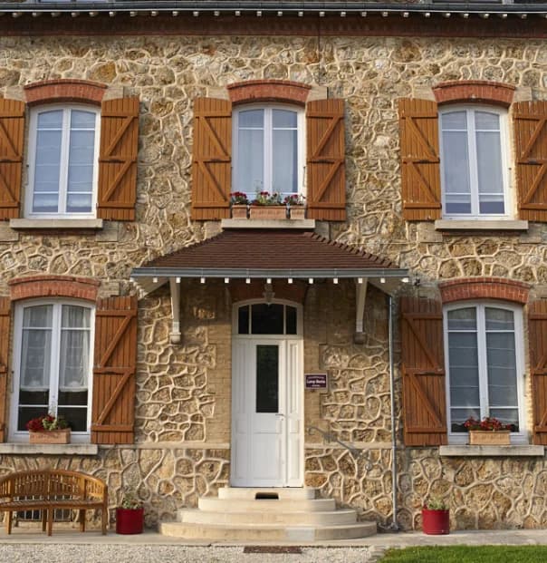 Notre maison — façade en pierres